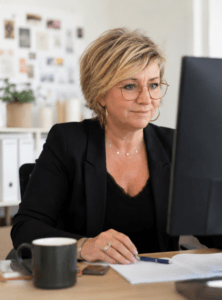 Christelle Hébert conçoit des supports de communication et des créations graphiques pour valoriser l'image des entreprises.