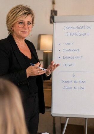 Christelle Hébert accompagne une entreprise dans le développement de sa communication interne et de sa marque employeur afin de renforcer l'engagement des collaborateurs.
