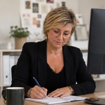 Christelle Hébert élabore une stratégie de contenus éditoriaux pour renforcer la visibilité et la notoriété d'une entreprise